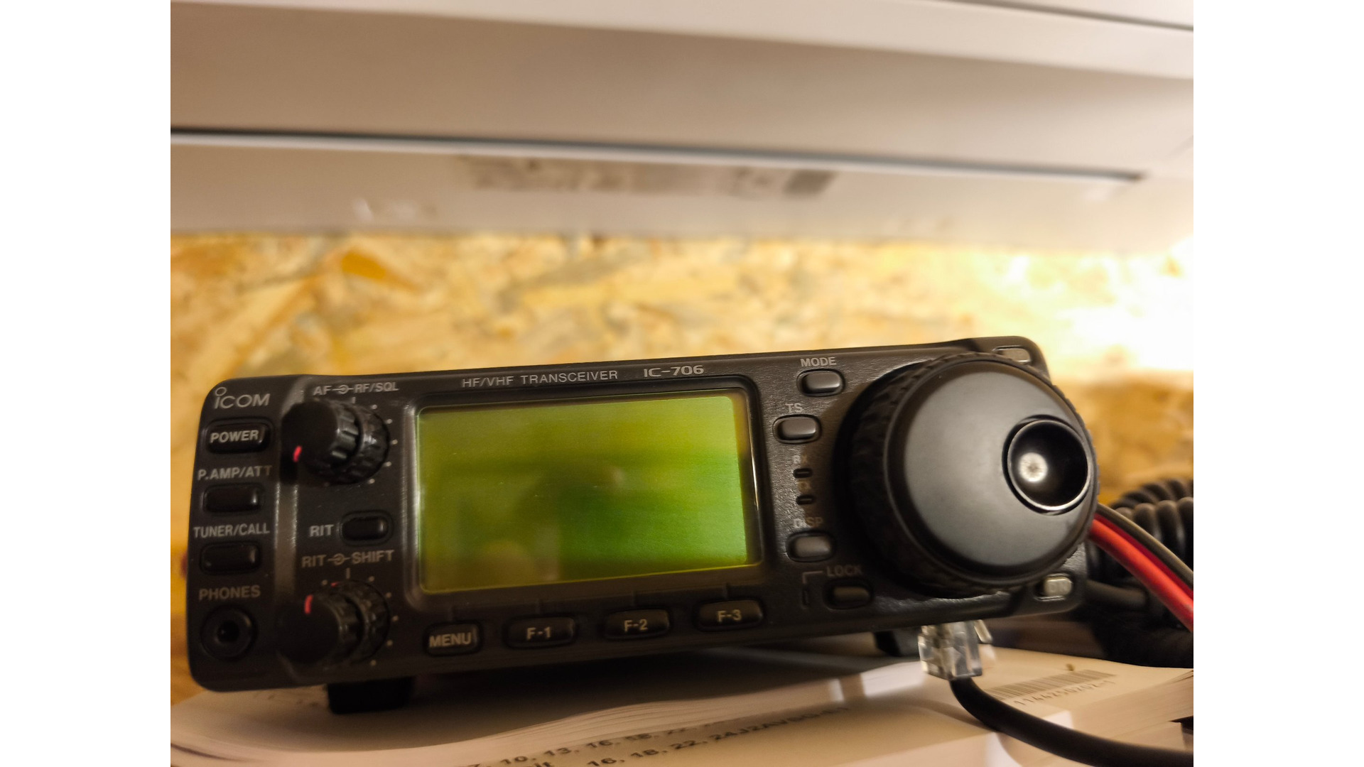 Продавам ICOM 706