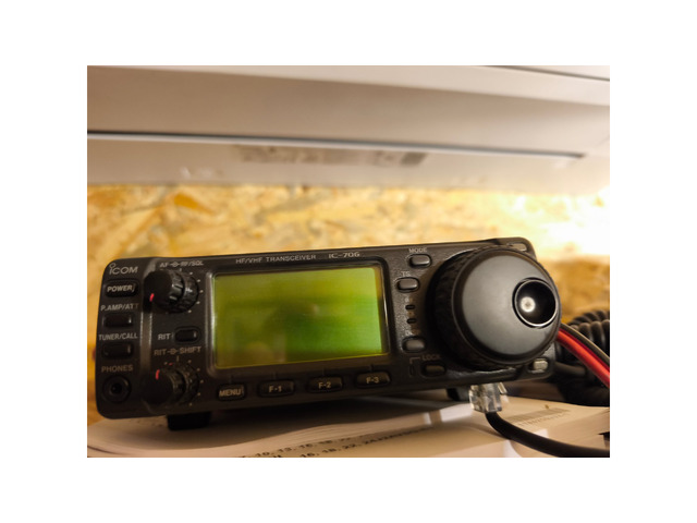 Продавам ICOM 706