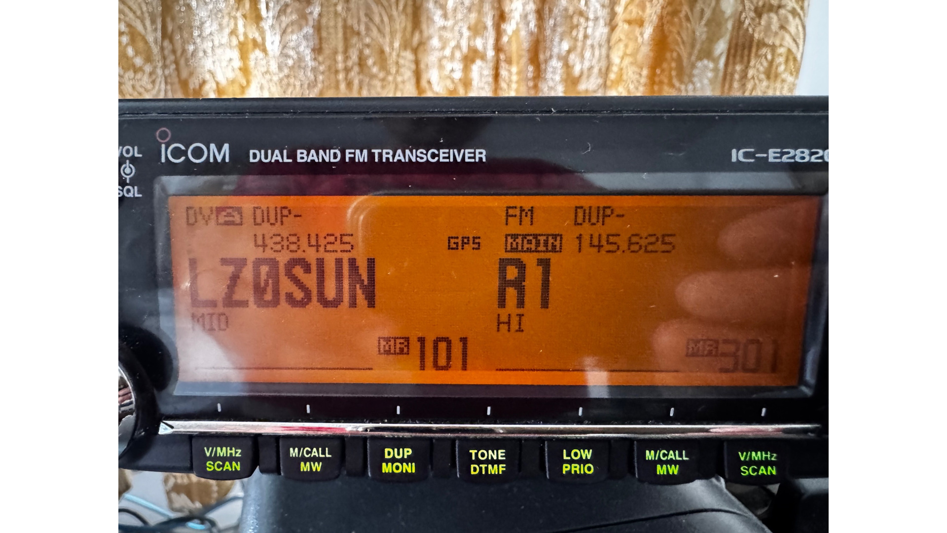 ICOM 2820 УКВ D-STAR мобилна радиостанция