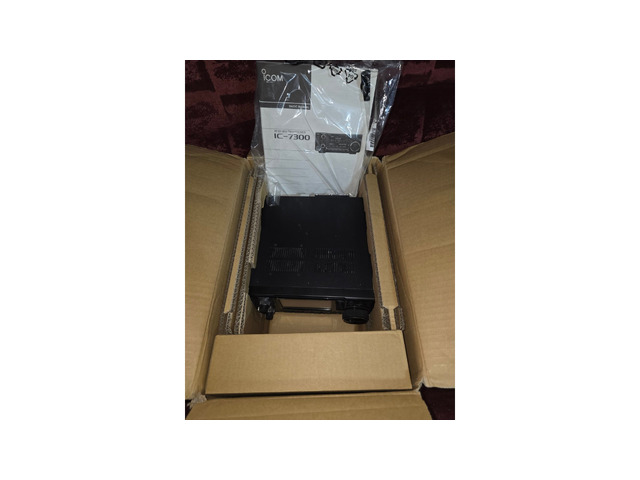 Продавам ICOM 7300