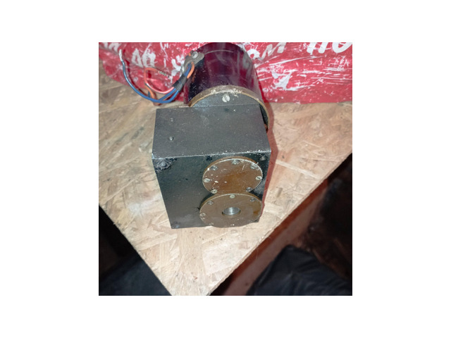 117V AC моторче с предавка