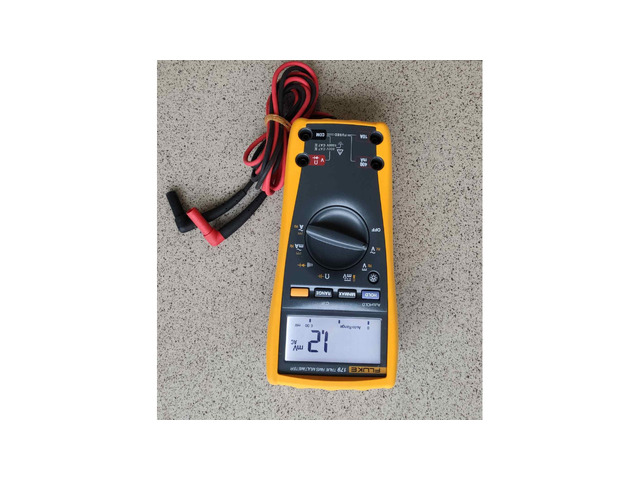 Продавам мултицет Fluke 179