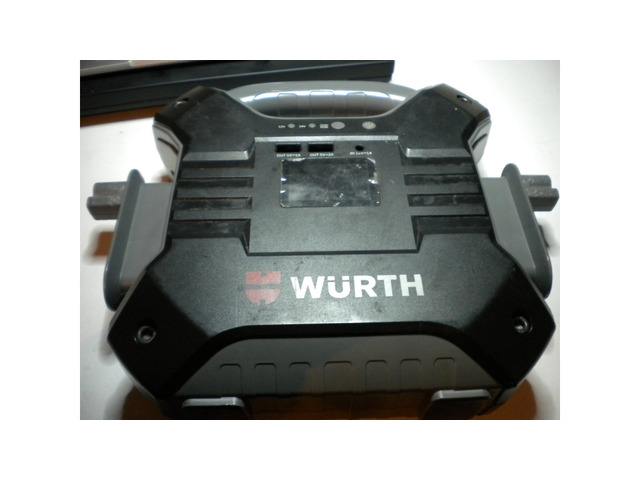 Предлагам празна кутийка от джъмп стартер с букса за запалка