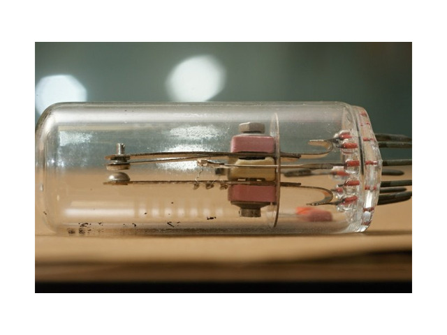 Ретро вакуумни прибори