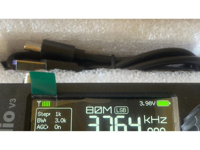 Продавам SDR portable radio  за КВ и УКВ с две антени