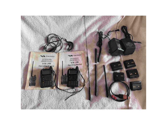 2 брой yaesu vx7r с аксесоари