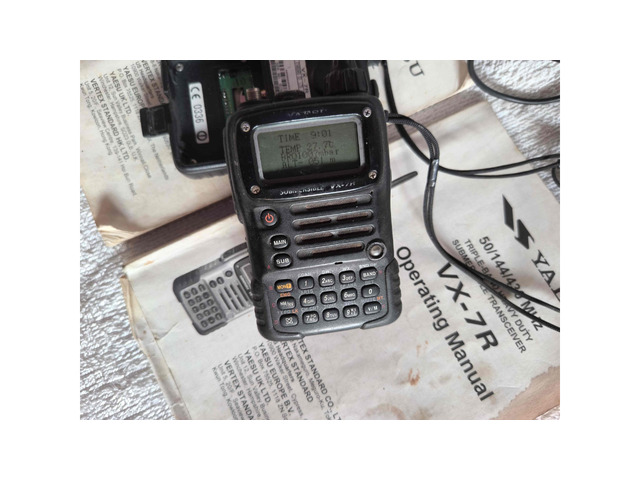 2 брой yaesu vx7r с аксесоари