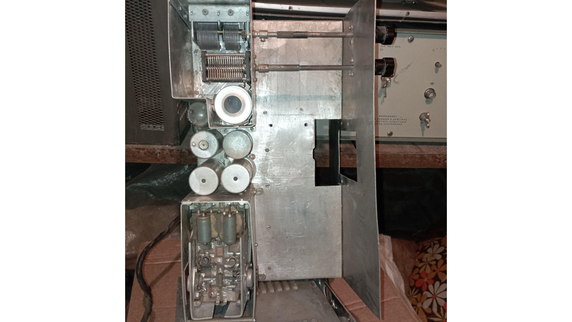 започната и забравена конструкция на КВ предавател