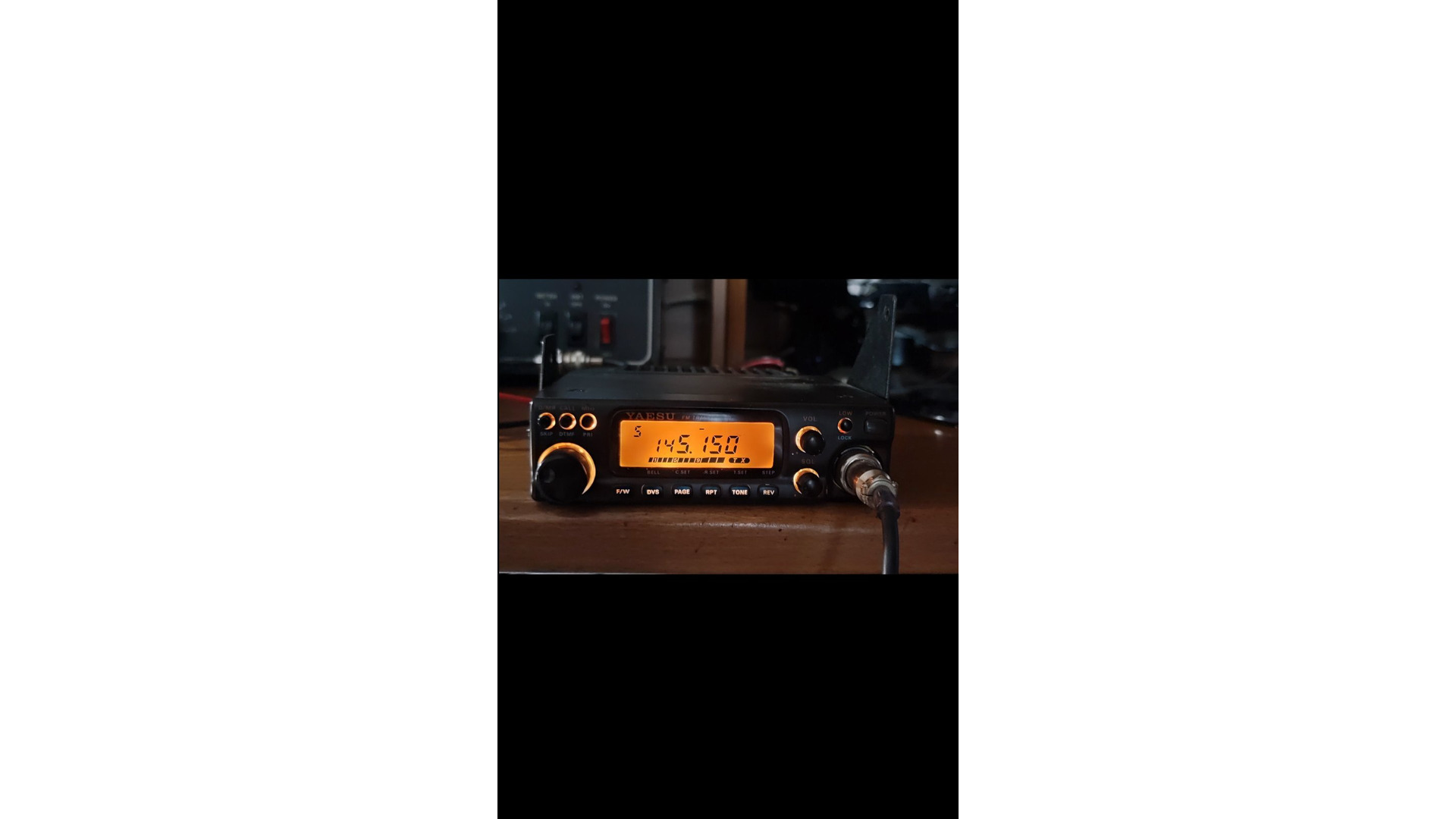 МОБИЛЕН ТРАНСИВЪР FT-2200