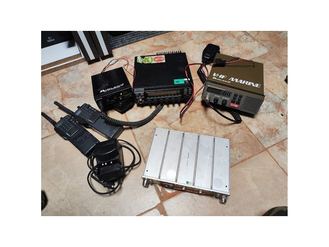 Няколко радиостанции