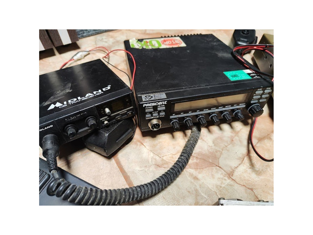 Няколко радиостанции