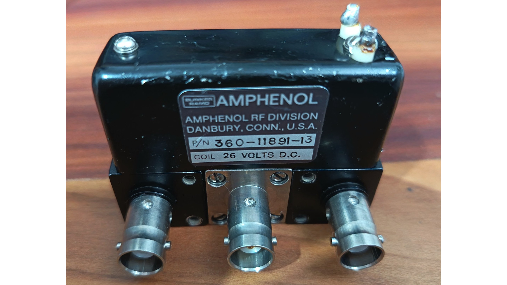 Антенен преключвател Amphenol