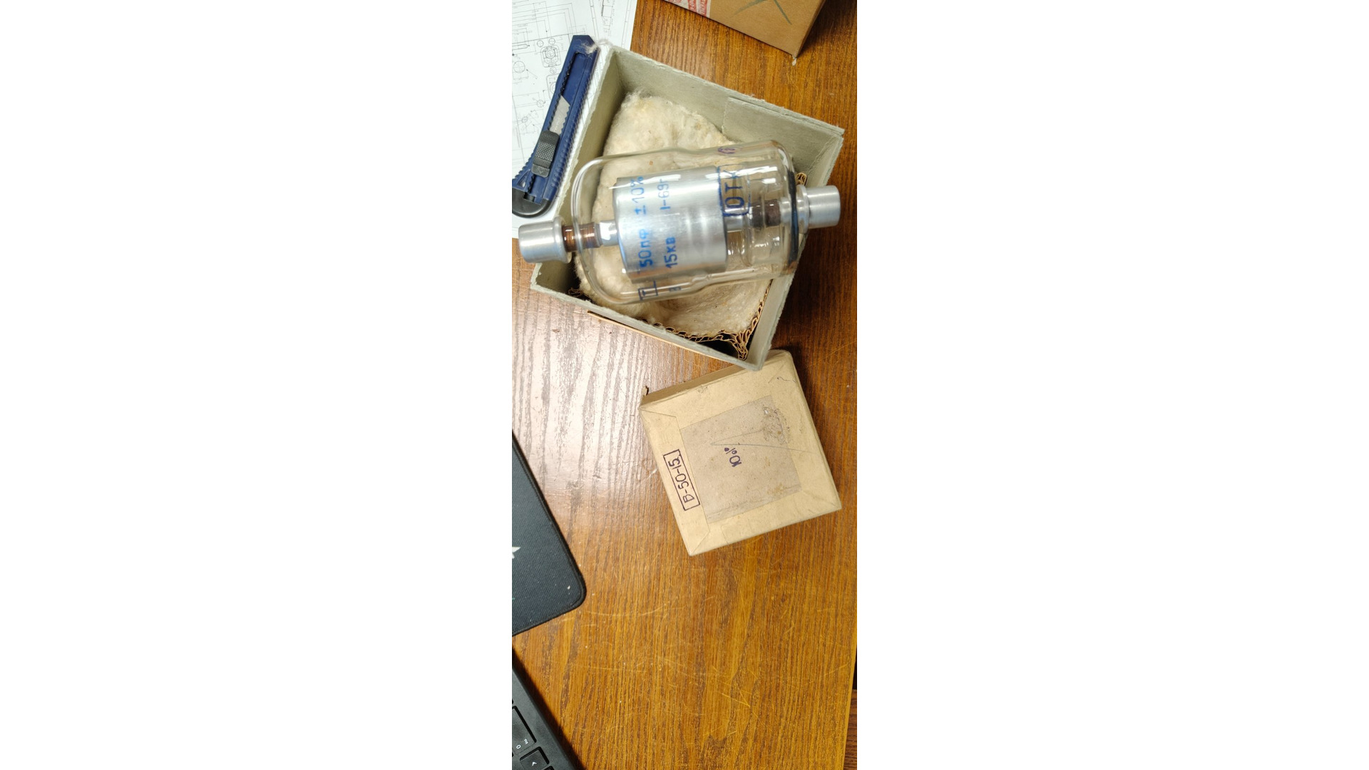 Вакуумни кондензатори 25 , 50 , 100 , 200 , 300 Пф  15 КВ