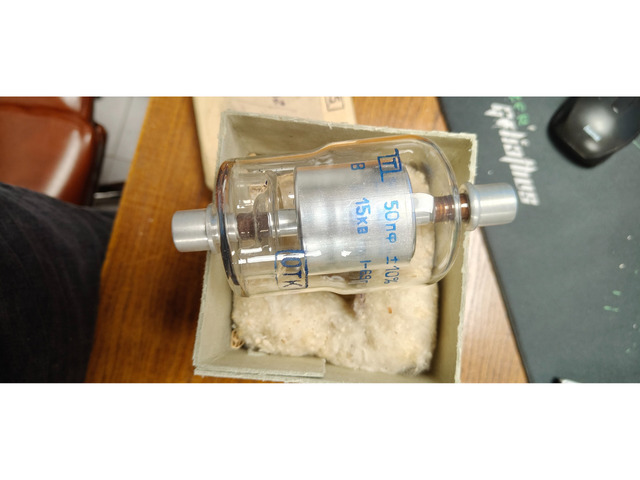 Вакуумни кондензатори 25 , 50 , 100 , 200 , 300 Пф  15 КВ