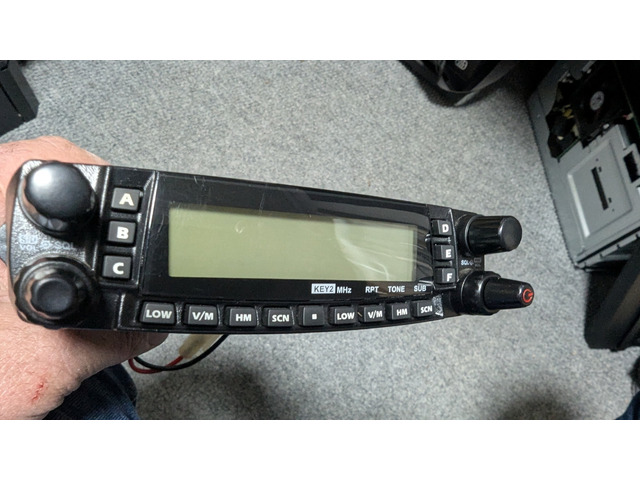 Продавам TYT-9800