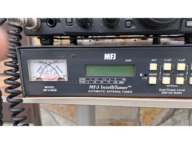 Продавам ICOM IC-718 комплект с автоматичен тунер и захранване