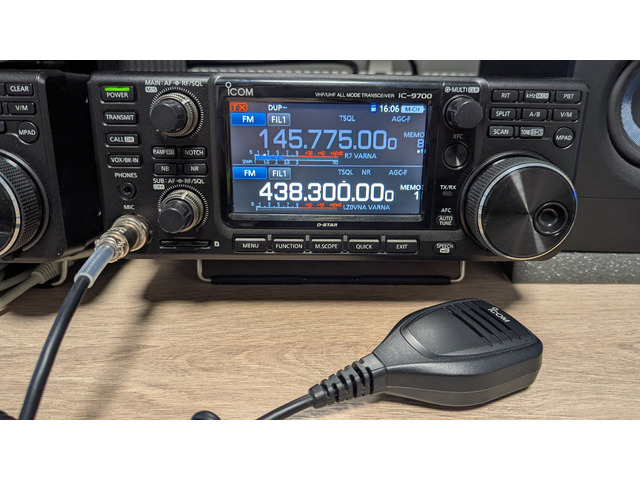 Продавам Icom 9700