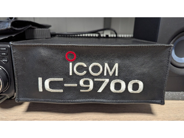 Продавам Icom 9700