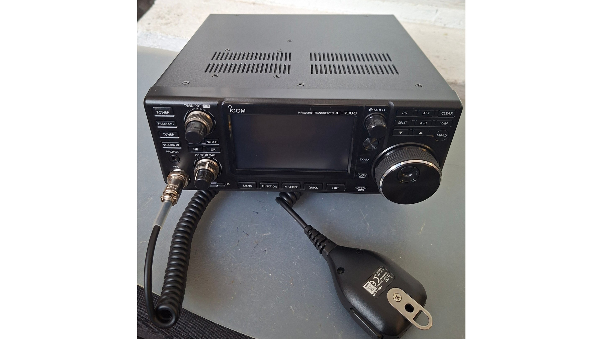 Продавам ICOM 7300